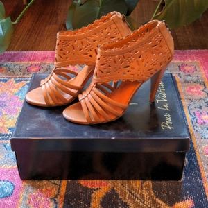 Pour La Victoire Bridgette Heels Size  6